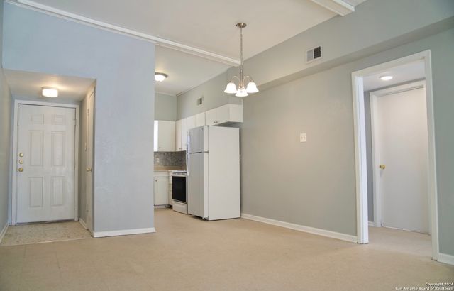 211 WESTOAK RD, San Antonio, TX 78227