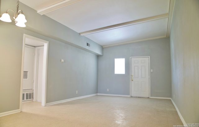 211 WESTOAK RD, San Antonio, TX 78227