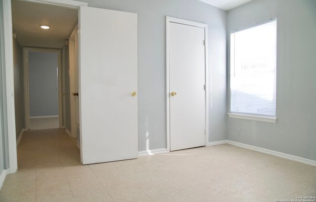211 WESTOAK RD, San Antonio, TX 78227