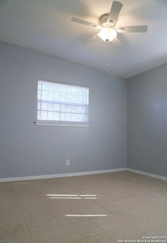 211 WESTOAK RD, San Antonio, TX 78227