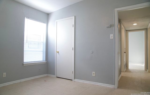 211 WESTOAK RD, San Antonio, TX 78227