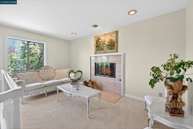 5303 Blackhawk Dr, Danville, CA 94506