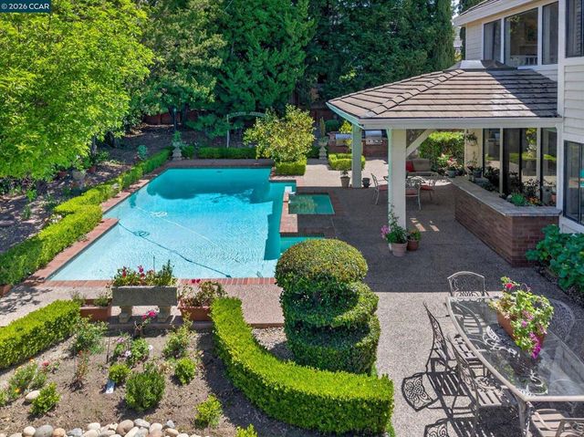 5303 Blackhawk Dr, Danville, CA 94506