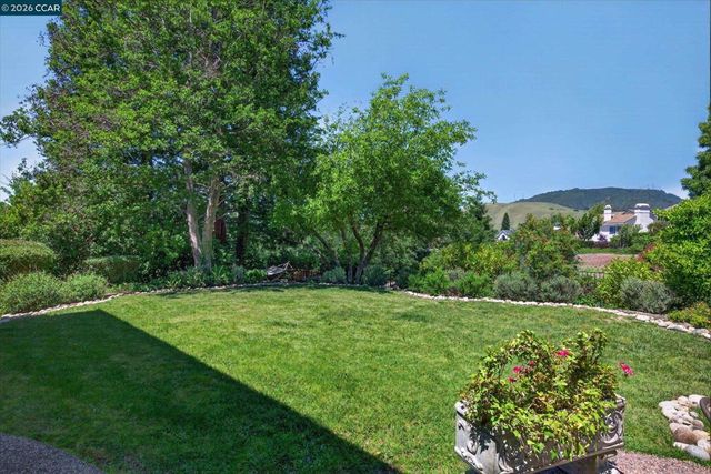 5303 Blackhawk Dr, Danville, CA 94506