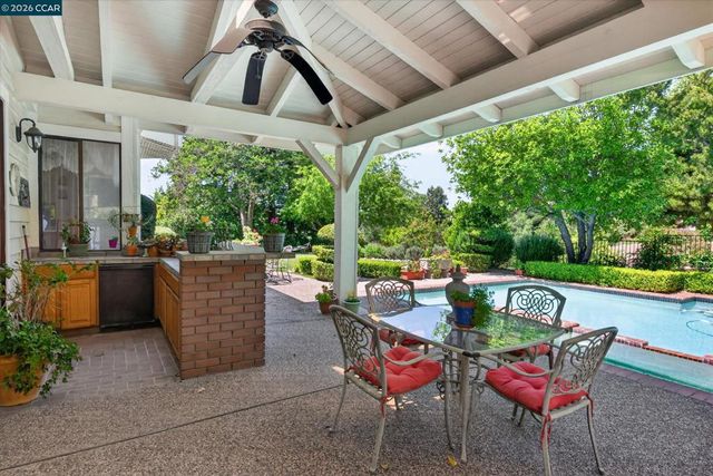 5303 Blackhawk Dr, Danville, CA 94506