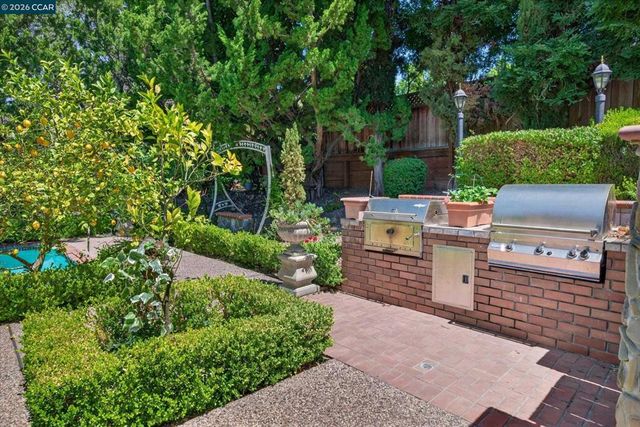 5303 Blackhawk Dr, Danville, CA 94506