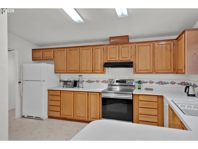 1475 GREEN ACRES Rd 69, Eugene, OR 97408