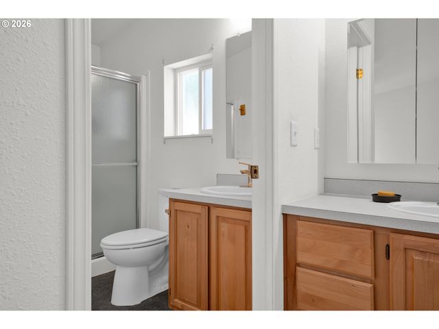 1475 GREEN ACRES Rd 69, Eugene, OR 97408