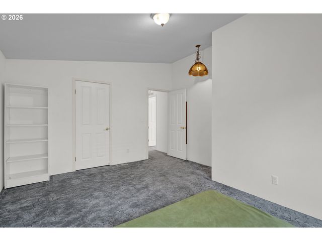 1475 GREEN ACRES Rd 69, Eugene, OR 97408