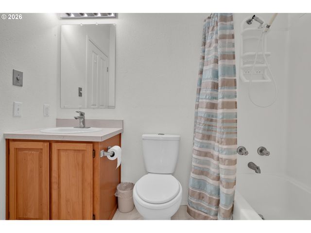 1475 GREEN ACRES Rd 69, Eugene, OR 97408