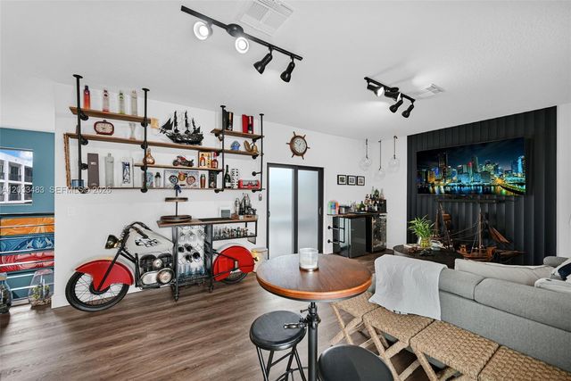 4256 NW 83rd Ave, Doral, FL 33166