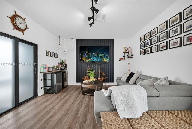 4256 NW 83rd Ave, Doral, FL 33166
