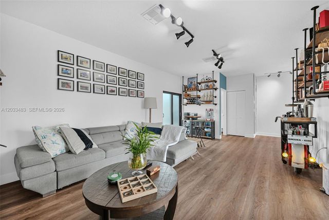 4256 NW 83rd Ave, Doral, FL 33166