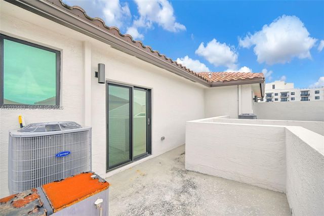 4256 NW 83rd Ave, Doral, FL 33166