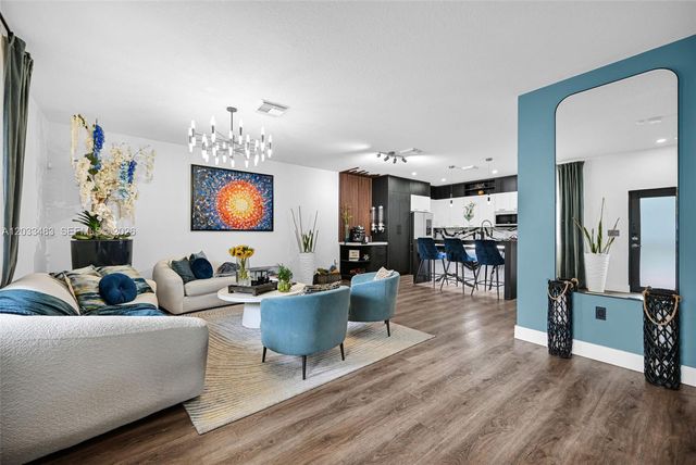 4256 NW 83rd Ave, Doral, FL 33166