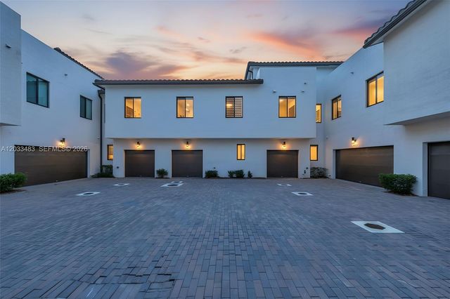 4256 NW 83rd Ave, Doral, FL 33166