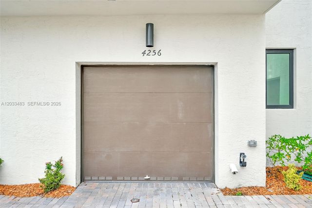 4256 NW 83rd Ave, Doral, FL 33166
