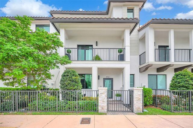 4256 NW 83rd Ave, Doral, FL 33166