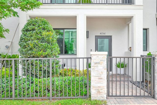 4256 NW 83rd Ave, Doral, FL 33166