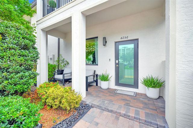 4256 NW 83rd Ave, Doral, FL 33166