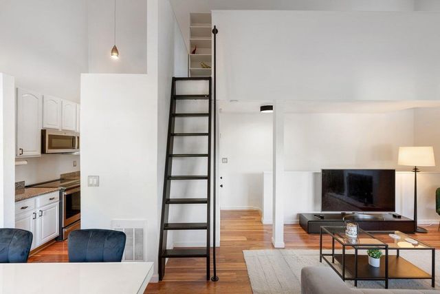 1 Appian Way 713-8, South San Francisco, CA 94080