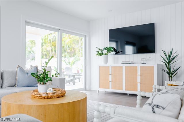 542 104th AVE N, Naples, FL 34108