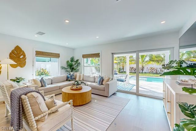 542 104th AVE N, Naples, FL 34108