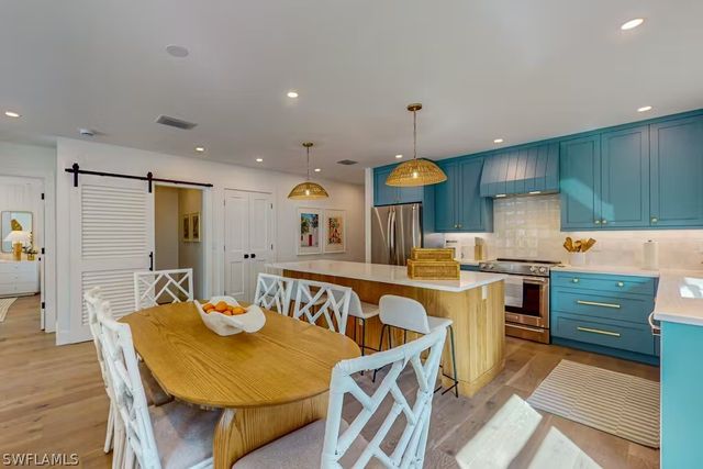 542 104th AVE N, Naples, FL 34108