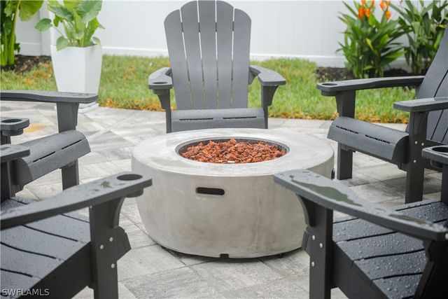 542 104th AVE N, Naples, FL 34108