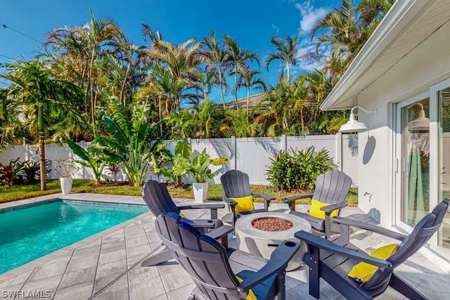 542 104th AVE N, Naples, FL 34108