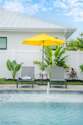 542 104th AVE N, Naples, FL 34108