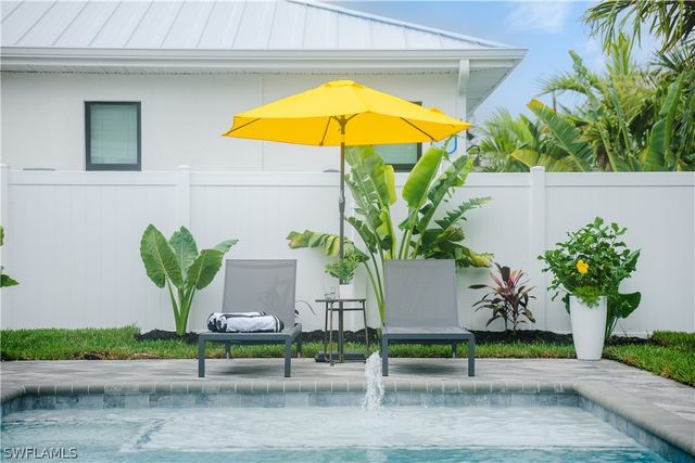 542 104th AVE N, Naples, FL 34108