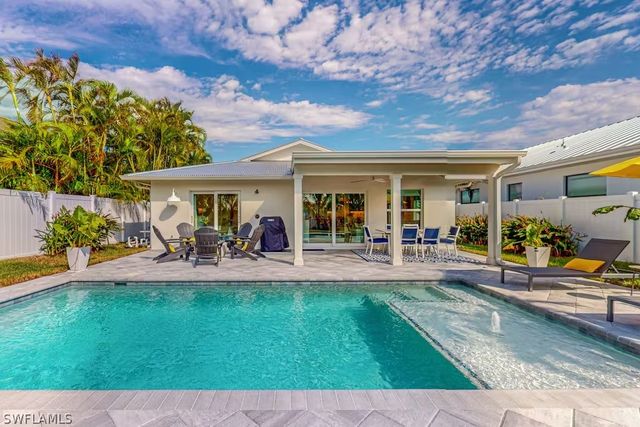 542 104th AVE N, Naples, FL 34108