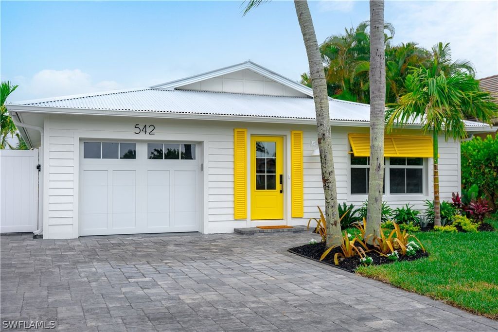 542 104th AVE N, Naples, FL 34108