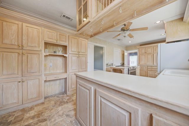 1284 E Hempstead ST, Giddings, TX 78942