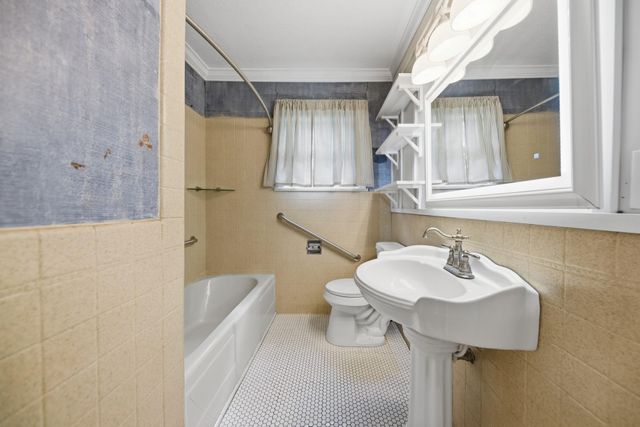 1284 E Hempstead ST, Giddings, TX 78942