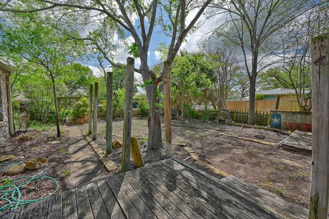 1284 E Hempstead ST, Giddings, TX 78942