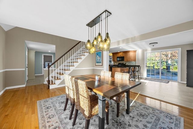 30 Flicker Ln, Barnstable, MA 02648