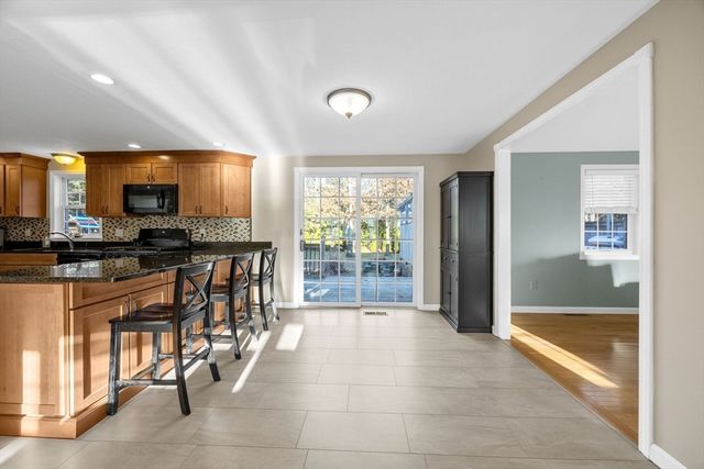 30 Flicker Ln, Barnstable, MA 02648