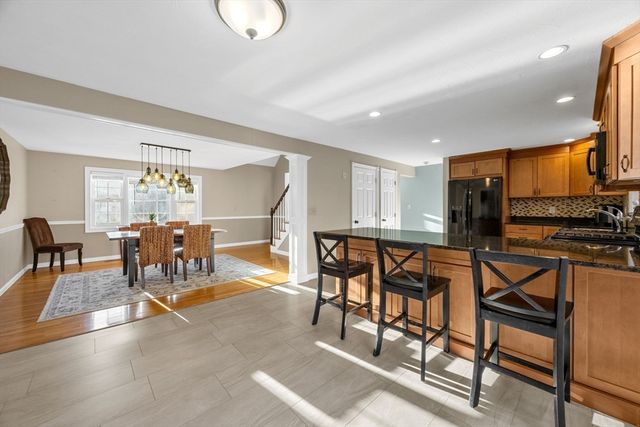 30 Flicker Ln, Barnstable, MA 02648