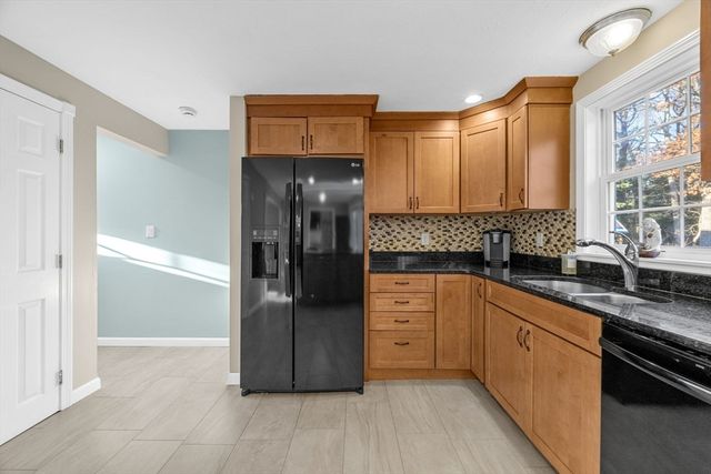 30 Flicker Ln, Barnstable, MA 02648