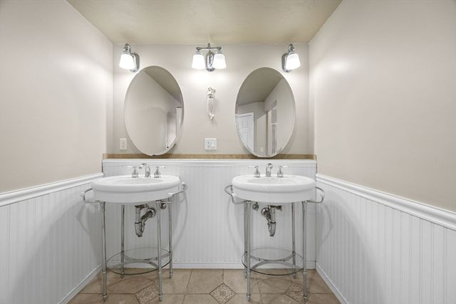 30 Flicker Ln, Barnstable, MA 02648