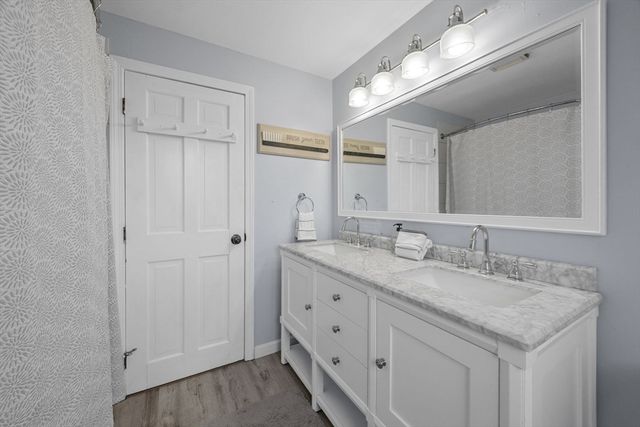 30 Flicker Ln, Barnstable, MA 02648