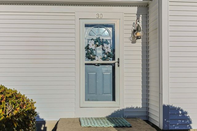 30 Flicker Ln, Barnstable, MA 02648