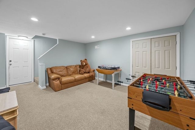 30 Flicker Ln, Barnstable, MA 02648