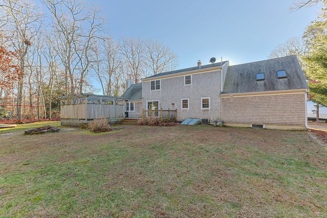 30 Flicker Ln, Barnstable, MA 02648