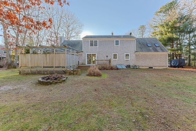 30 Flicker Ln, Barnstable, MA 02648