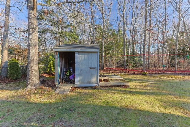 30 Flicker Ln, Barnstable, MA 02648