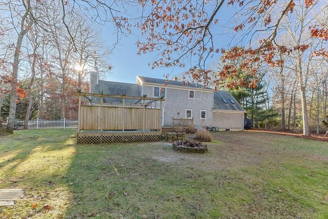 30 Flicker Ln, Barnstable, MA 02648