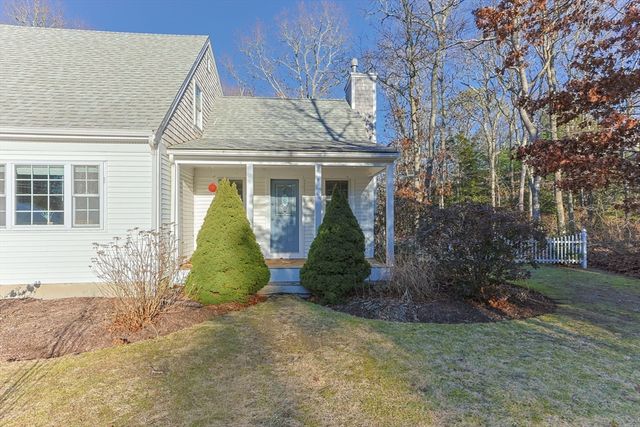 30 Flicker Ln, Barnstable, MA 02648